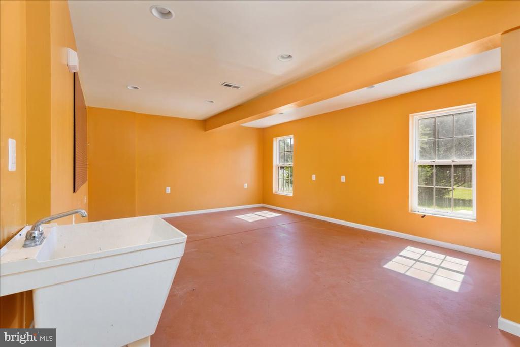 1117 VIRGINIA AVE, CULPEPER, Virginia 22701, 4 Bedrooms Bedrooms, ,3 BathroomsBathrooms,Residential,1117 VIRGINIA AVE,VACU2013876 MLS # VACU2013876