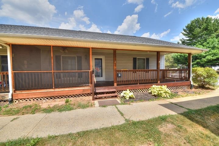 405 S LINDEN AVE, WAYNESBORO, Virginia 22980, 3 Bedrooms Bedrooms, ,2 BathroomsBathrooms,Residential,405 S LINDEN AVE,675480 MLS # 675480
