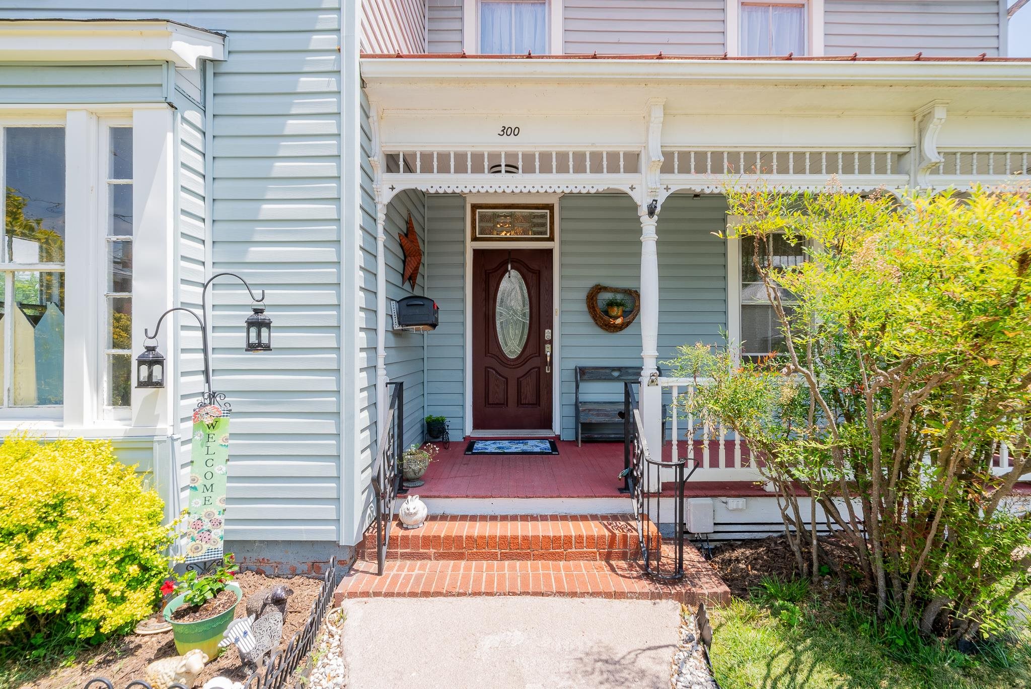 300 BROAD ST, BRIDGEWATER, Virginia 22812, 3 Bedrooms Bedrooms, ,1 BathroomBathrooms,Residential,300 BROAD ST,678121 MLS # 678121 300 BROAD ST, BRIDGEWATER, Virginia 22812, 3 Bedrooms Bedrooms, ,1 BathroomBathrooms,Residential,300 BROAD ST,678121 MLS # 678121