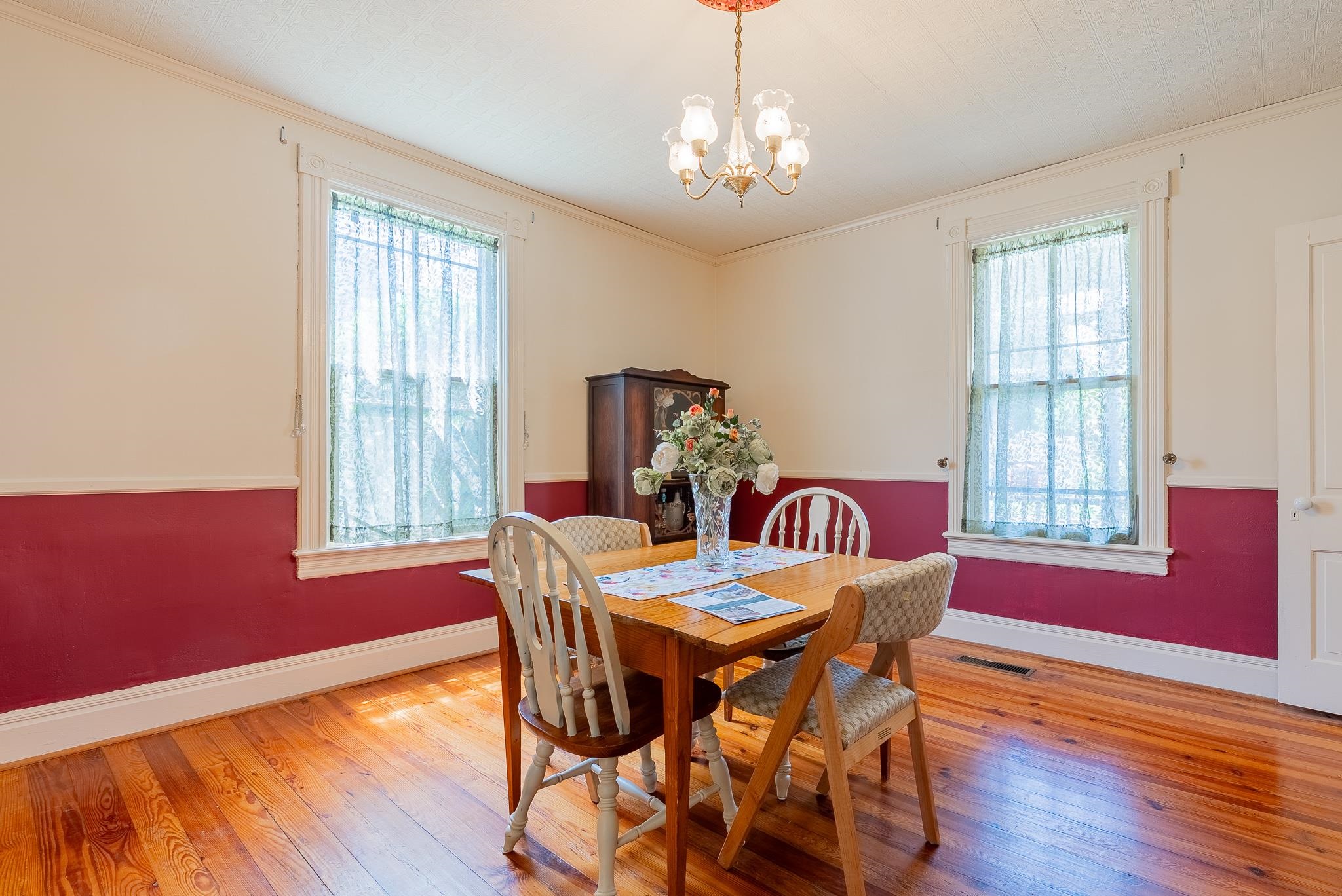 300 BROAD ST, BRIDGEWATER, Virginia 22812, 3 Bedrooms Bedrooms, ,1 BathroomBathrooms,Residential,300 BROAD ST,678121 MLS # 678121 300 BROAD ST, BRIDGEWATER, Virginia 22812, 3 Bedrooms Bedrooms, ,1 BathroomBathrooms,Residential,300 BROAD ST,678121 MLS # 678121
