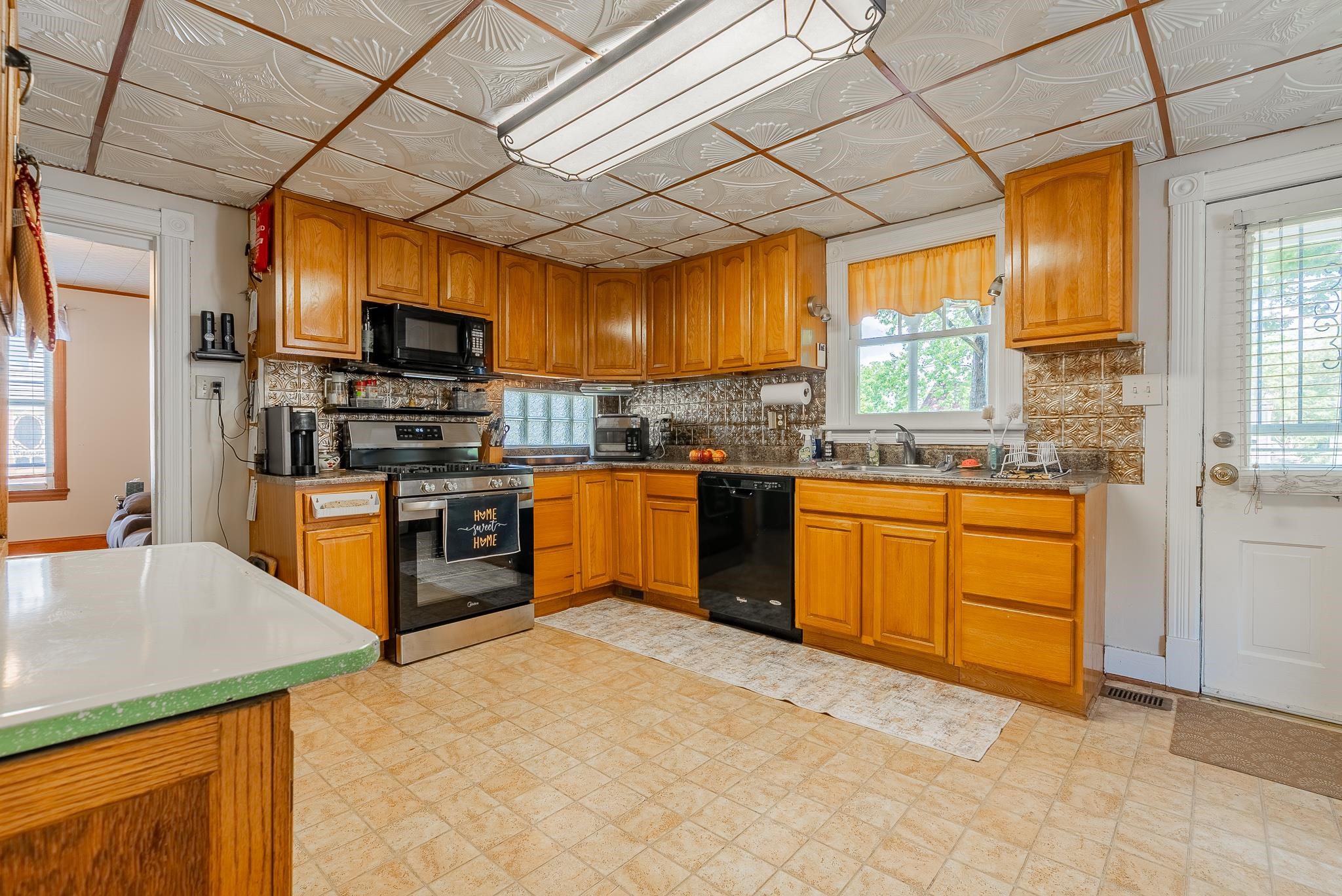 300 BROAD ST, BRIDGEWATER, Virginia 22812, 3 Bedrooms Bedrooms, ,1 BathroomBathrooms,Residential,300 BROAD ST,678121 MLS # 678121 300 BROAD ST, BRIDGEWATER, Virginia 22812, 3 Bedrooms Bedrooms, ,1 BathroomBathrooms,Residential,300 BROAD ST,678121 MLS # 678121