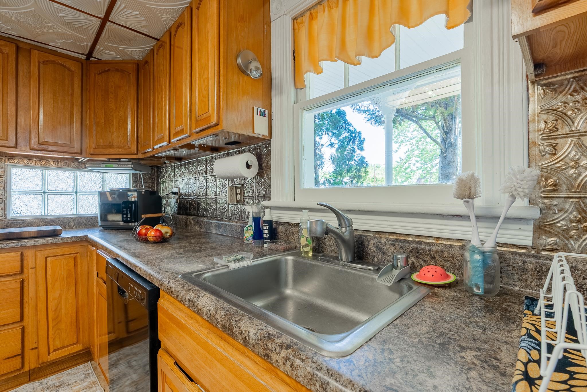 300 BROAD ST, BRIDGEWATER, Virginia 22812, 3 Bedrooms Bedrooms, ,1 BathroomBathrooms,Residential,300 BROAD ST,678121 MLS # 678121 300 BROAD ST, BRIDGEWATER, Virginia 22812, 3 Bedrooms Bedrooms, ,1 BathroomBathrooms,Residential,300 BROAD ST,678121 MLS # 678121