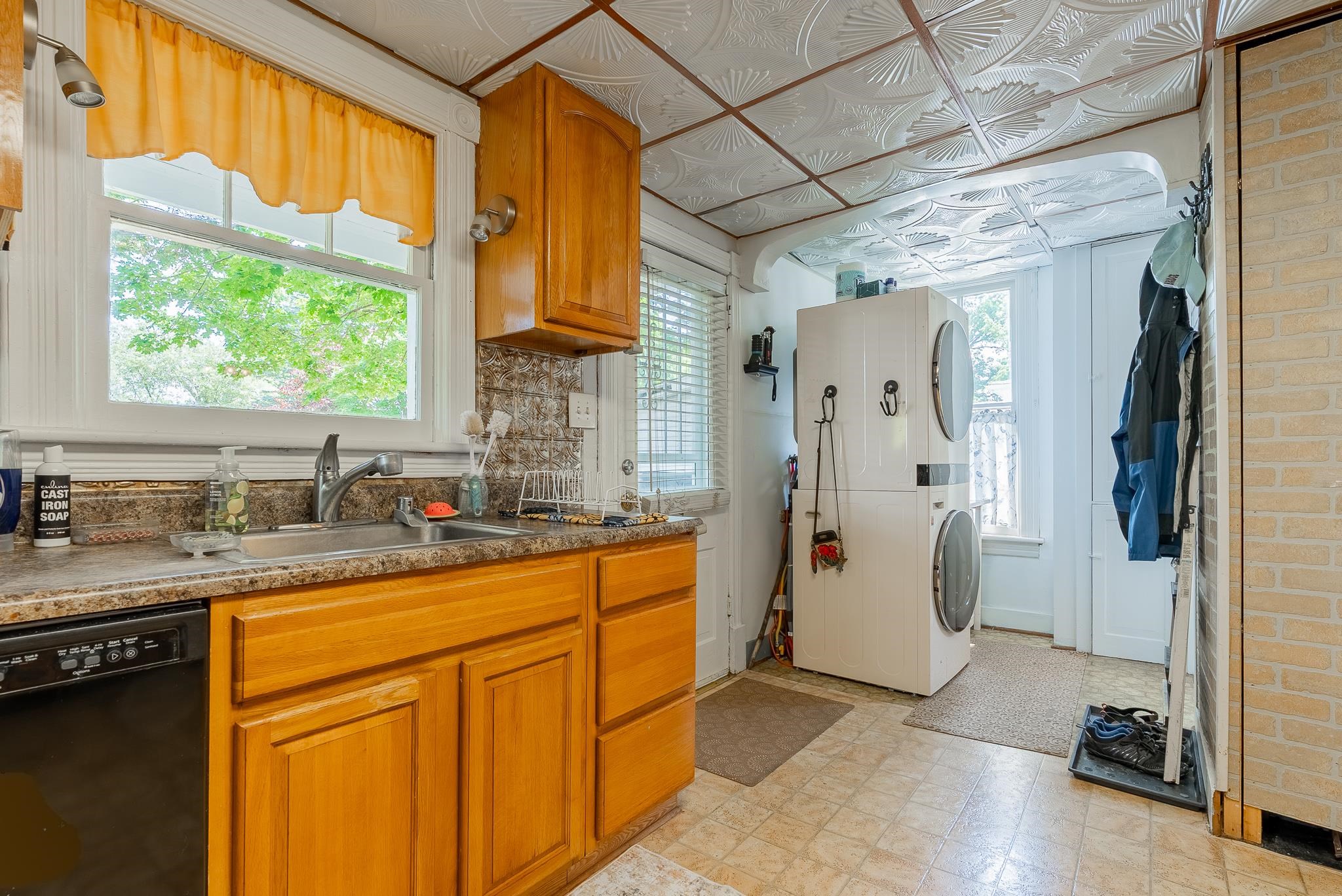 300 BROAD ST, BRIDGEWATER, Virginia 22812, 3 Bedrooms Bedrooms, ,1 BathroomBathrooms,Residential,300 BROAD ST,678121 MLS # 678121 300 BROAD ST, BRIDGEWATER, Virginia 22812, 3 Bedrooms Bedrooms, ,1 BathroomBathrooms,Residential,300 BROAD ST,678121 MLS # 678121