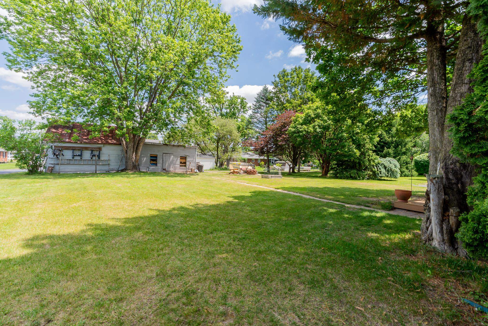 300 BROAD ST, BRIDGEWATER, Virginia 22812, 3 Bedrooms Bedrooms, ,1 BathroomBathrooms,Residential,300 BROAD ST,678121 MLS # 678121 300 BROAD ST, BRIDGEWATER, Virginia 22812, 3 Bedrooms Bedrooms, ,1 BathroomBathrooms,Residential,300 BROAD ST,678121 MLS # 678121
