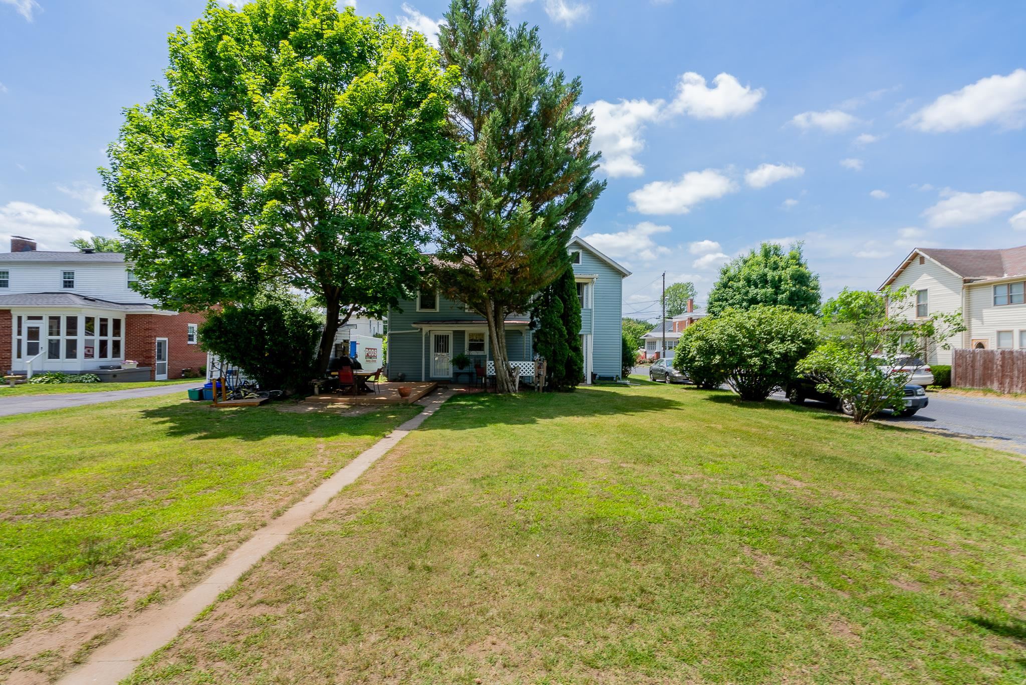 300 BROAD ST, BRIDGEWATER, Virginia 22812, 3 Bedrooms Bedrooms, ,1 BathroomBathrooms,Residential,300 BROAD ST,678121 MLS # 678121 300 BROAD ST, BRIDGEWATER, Virginia 22812, 3 Bedrooms Bedrooms, ,1 BathroomBathrooms,Residential,300 BROAD ST,678121 MLS # 678121