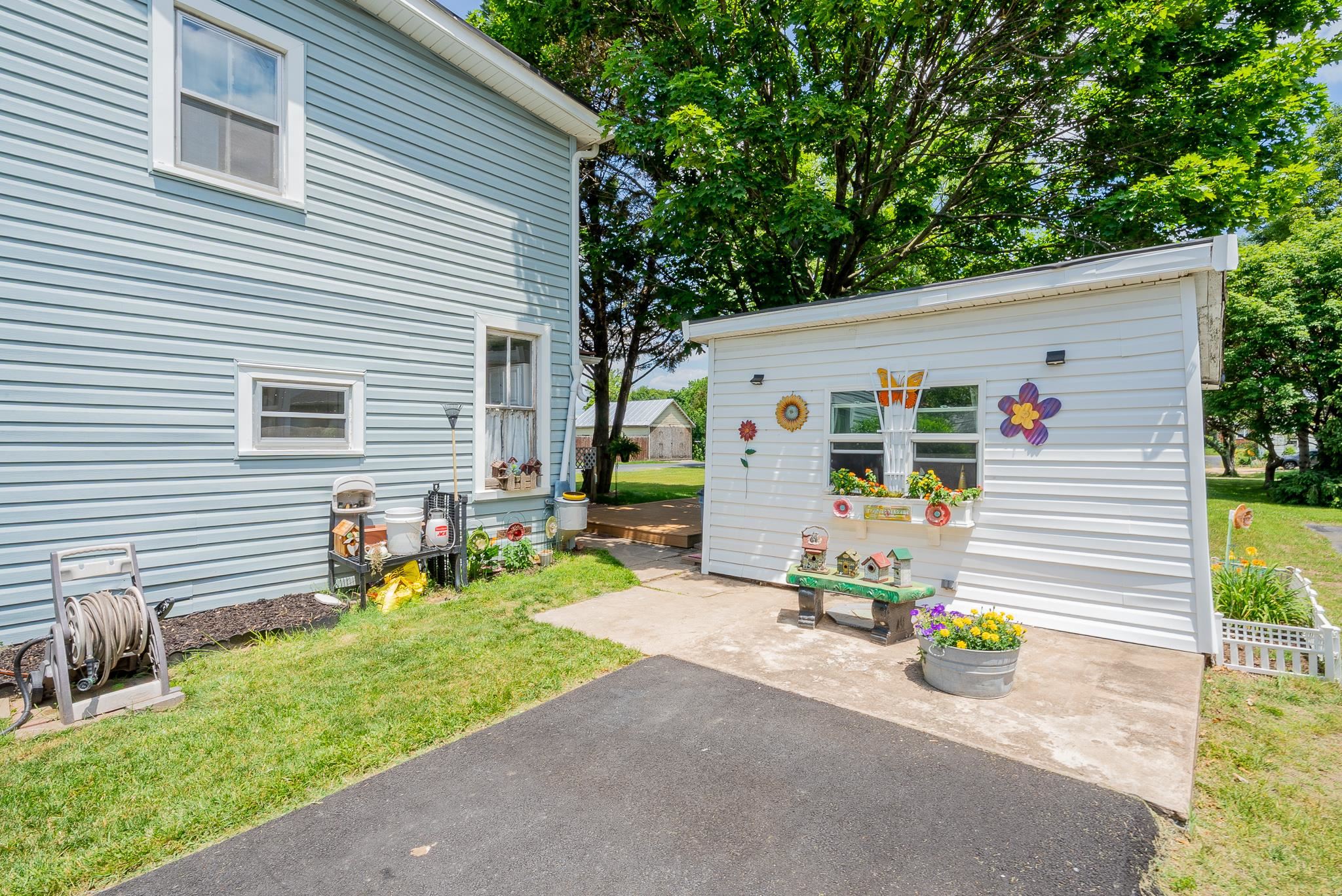 300 BROAD ST, BRIDGEWATER, Virginia 22812, 3 Bedrooms Bedrooms, ,1 BathroomBathrooms,Residential,300 BROAD ST,678121 MLS # 678121 300 BROAD ST, BRIDGEWATER, Virginia 22812, 3 Bedrooms Bedrooms, ,1 BathroomBathrooms,Residential,300 BROAD ST,678121 MLS # 678121