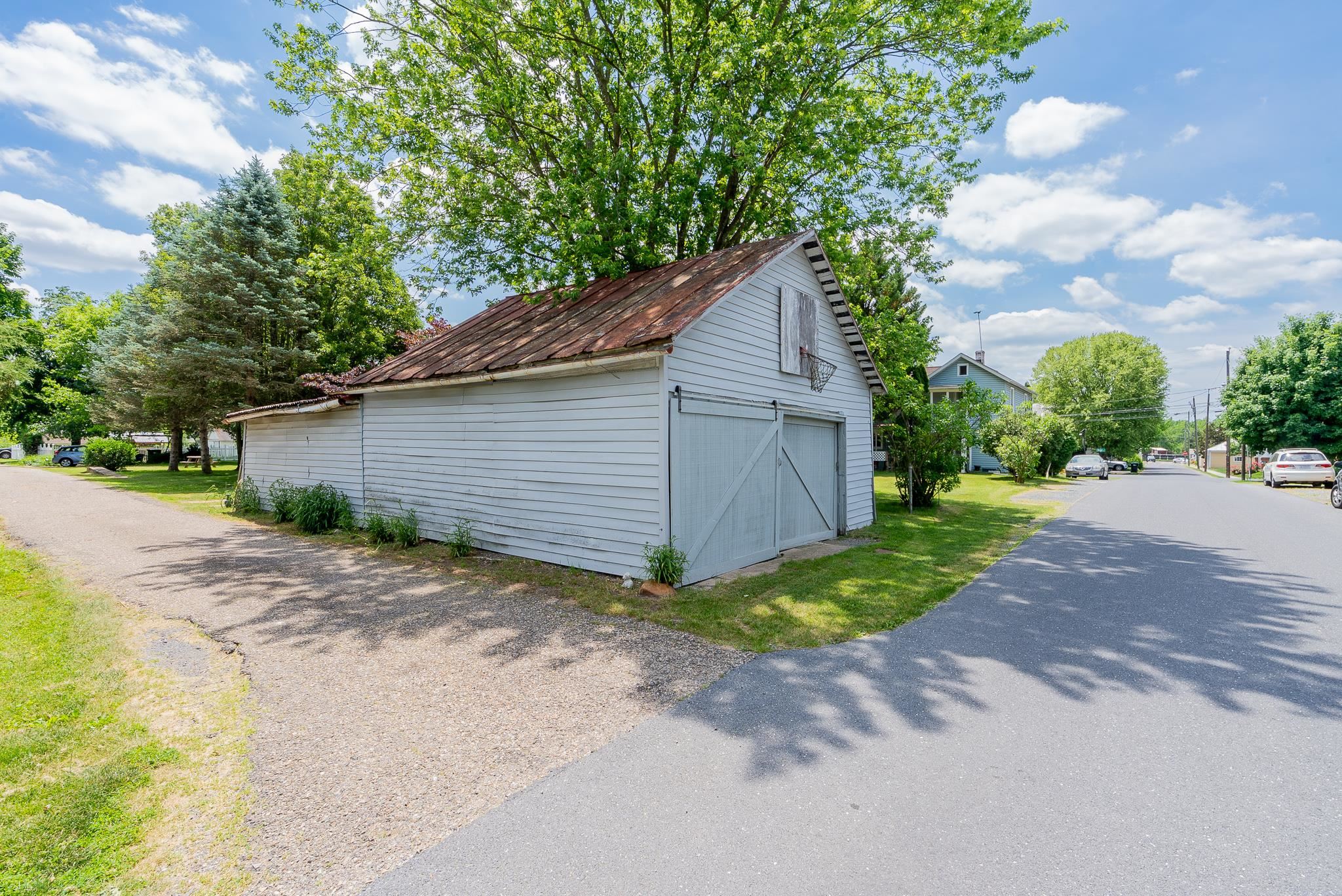 300 BROAD ST, BRIDGEWATER, Virginia 22812, 3 Bedrooms Bedrooms, ,1 BathroomBathrooms,Residential,300 BROAD ST,678121 MLS # 678121 300 BROAD ST, BRIDGEWATER, Virginia 22812, 3 Bedrooms Bedrooms, ,1 BathroomBathrooms,Residential,300 BROAD ST,678121 MLS # 678121
