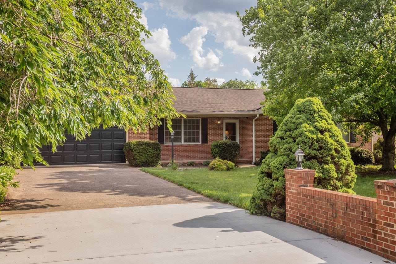 3235 PIN OAK DR, ROCKINGHAM, Virginia 22801, 3 Bedrooms Bedrooms, ,2 BathroomsBathrooms,Residential,3235 PIN OAK DR,678175 MLS # 678175 3235 PIN OAK DR, ROCKINGHAM, Virginia 22801, 3 Bedrooms Bedrooms, ,2 BathroomsBathrooms,Residential,3235 PIN OAK DR,678175 MLS # 678175