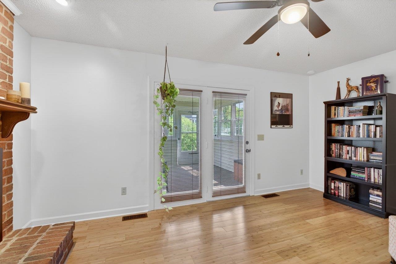 3235 PIN OAK DR, ROCKINGHAM, Virginia 22801, 3 Bedrooms Bedrooms, ,2 BathroomsBathrooms,Residential,3235 PIN OAK DR,678175 MLS # 678175 3235 PIN OAK DR, ROCKINGHAM, Virginia 22801, 3 Bedrooms Bedrooms, ,2 BathroomsBathrooms,Residential,3235 PIN OAK DR,678175 MLS # 678175