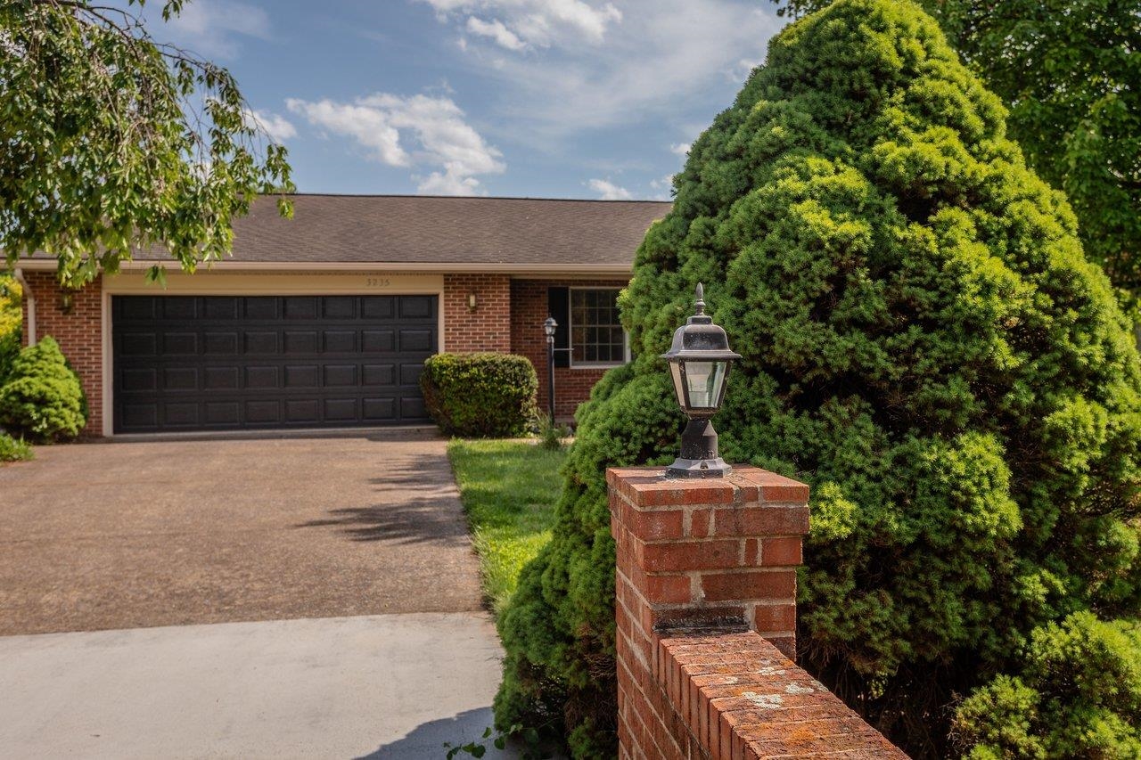 3235 PIN OAK DR, ROCKINGHAM, Virginia 22801, 3 Bedrooms Bedrooms, ,2 BathroomsBathrooms,Residential,3235 PIN OAK DR,678175 MLS # 678175 3235 PIN OAK DR, ROCKINGHAM, Virginia 22801, 3 Bedrooms Bedrooms, ,2 BathroomsBathrooms,Residential,3235 PIN OAK DR,678175 MLS # 678175