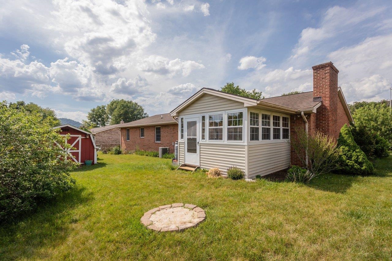 3235 PIN OAK DR, ROCKINGHAM, Virginia 22801, 3 Bedrooms Bedrooms, ,2 BathroomsBathrooms,Residential,3235 PIN OAK DR,678175 MLS # 678175 3235 PIN OAK DR, ROCKINGHAM, Virginia 22801, 3 Bedrooms Bedrooms, ,2 BathroomsBathrooms,Residential,3235 PIN OAK DR,678175 MLS # 678175