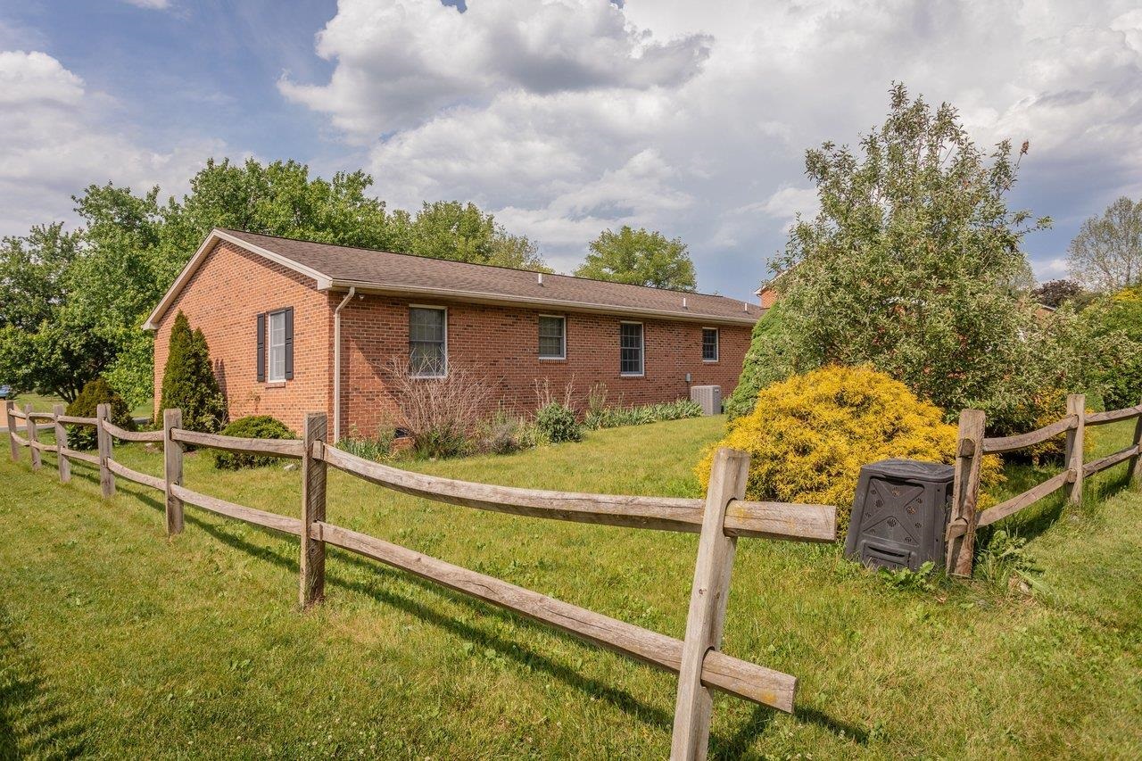 3235 PIN OAK DR, ROCKINGHAM, Virginia 22801, 3 Bedrooms Bedrooms, ,2 BathroomsBathrooms,Residential,3235 PIN OAK DR,678175 MLS # 678175 3235 PIN OAK DR, ROCKINGHAM, Virginia 22801, 3 Bedrooms Bedrooms, ,2 BathroomsBathrooms,Residential,3235 PIN OAK DR,678175 MLS # 678175