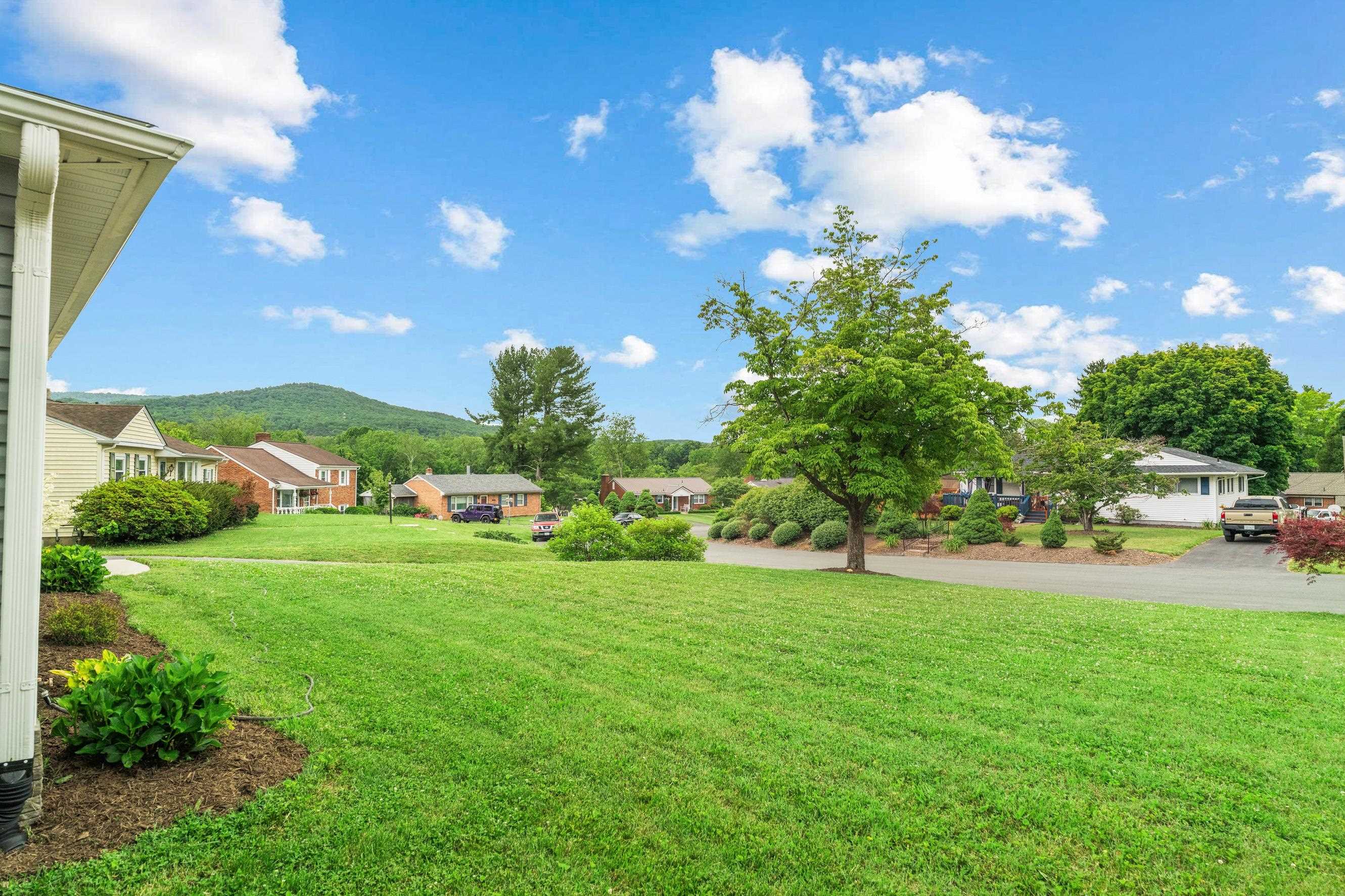 1334 KEESLING AVE, WAYNESBORO, Virginia 22980, 3 Bedrooms Bedrooms, ,2 BathroomsBathrooms,Residential,1334 Keesling Ave.,1334 KEESLING AVE,678305 MLS # 678305