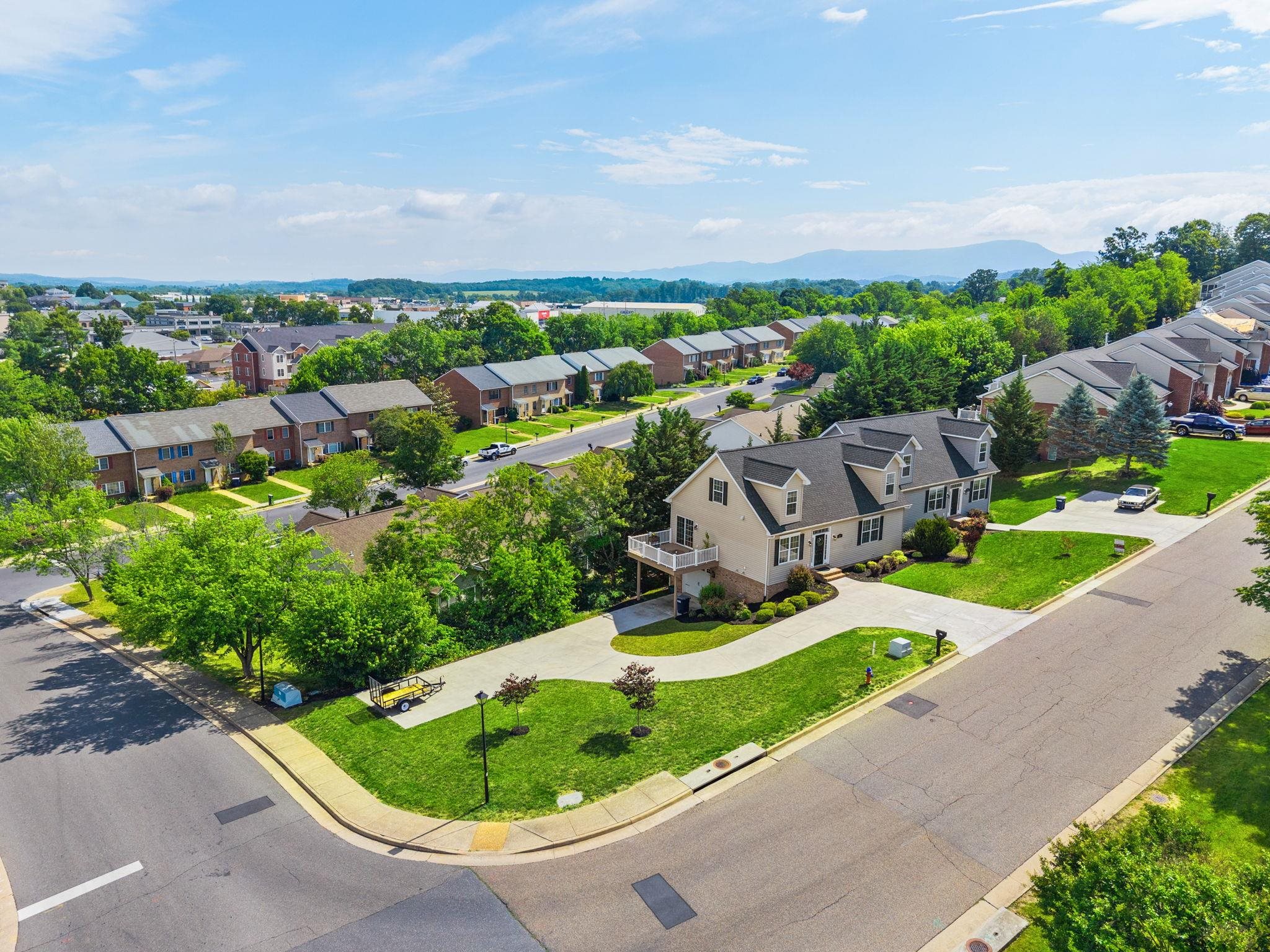 327 BLUE STONE HILLS DR, HARRISONBURG, Virginia 22801, 4 Bedrooms Bedrooms, ,4 BathroomsBathrooms,Residential,327 BLUE STONE HILLS DR,678316 MLS # 678316