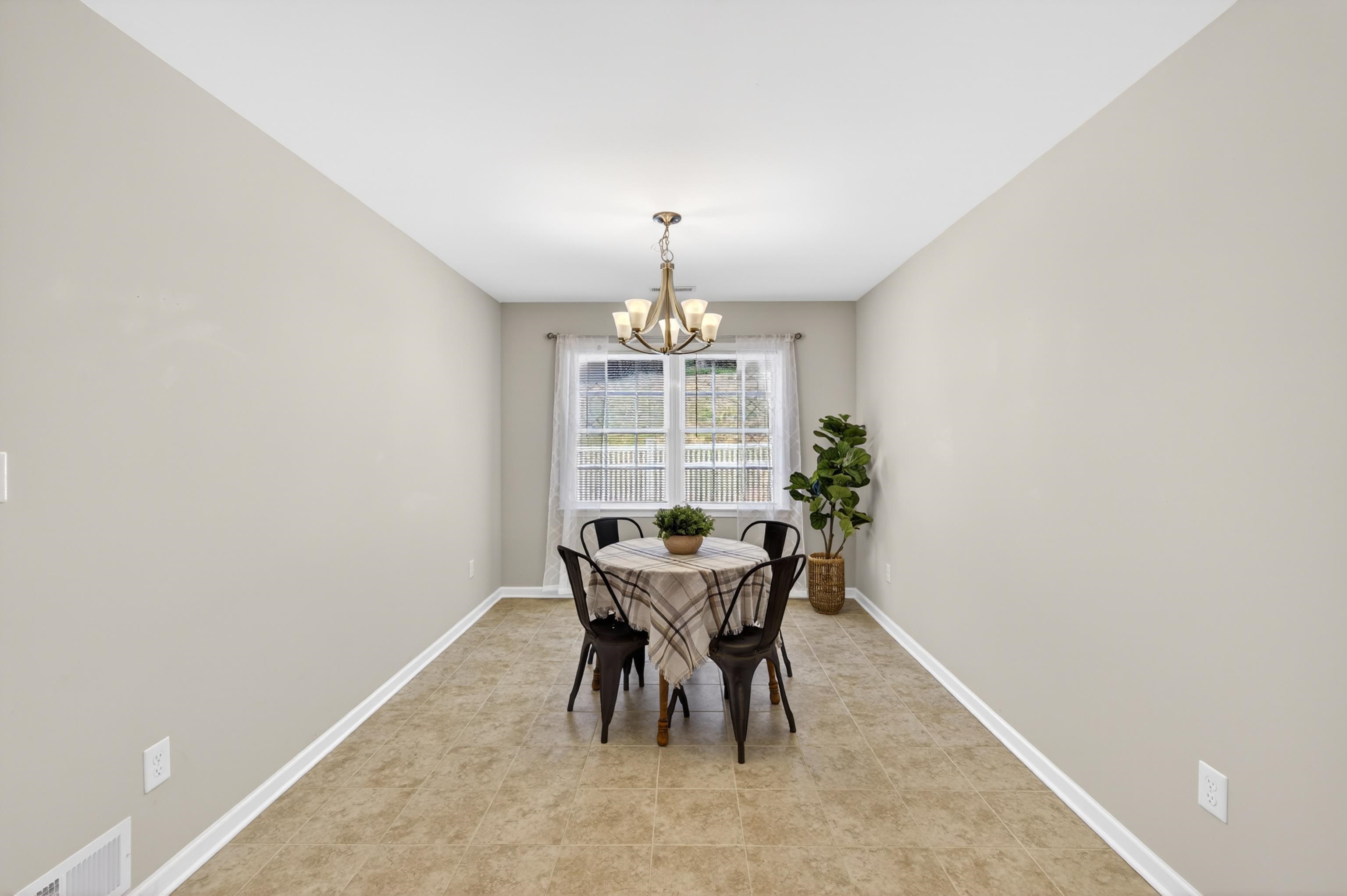 26 OAK VIEW DR, STAUNTON, Virginia 24401, 3 Bedrooms Bedrooms, ,2 BathroomsBathrooms,Residential,26 OAK VIEW DR,678318 MLS # 678318