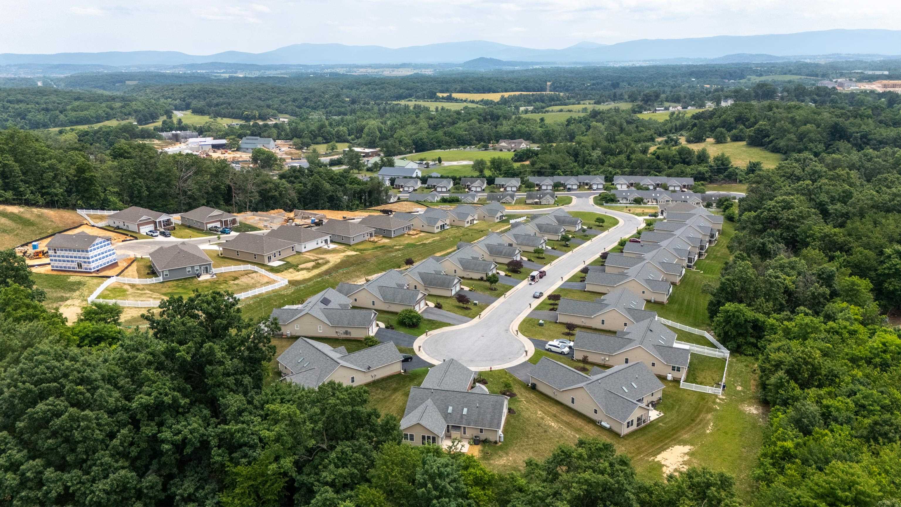 26 OAK VIEW DR, STAUNTON, Virginia 24401, 3 Bedrooms Bedrooms, ,2 BathroomsBathrooms,Residential,26 OAK VIEW DR,678318 MLS # 678318