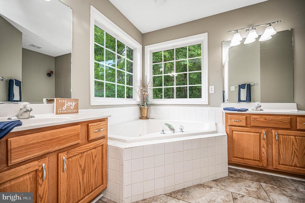 305 BIRDIE RD, LOCUST GROVE, Virginia 22508, 4 Bedrooms Bedrooms, ,3 BathroomsBathrooms,Residential,305 BIRDIE RD,VAOR2013924 MLS # VAOR2013924 305 BIRDIE RD, LOCUST GROVE, Virginia 22508, 4 Bedrooms Bedrooms, ,3 BathroomsBathrooms,Residential,305 BIRDIE RD,VAOR2013924 MLS # VAOR2013924