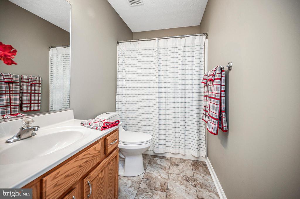 305 BIRDIE RD, LOCUST GROVE, Virginia 22508, 4 Bedrooms Bedrooms, ,3 BathroomsBathrooms,Residential,305 BIRDIE RD,VAOR2013924 MLS # VAOR2013924 305 BIRDIE RD, LOCUST GROVE, Virginia 22508, 4 Bedrooms Bedrooms, ,3 BathroomsBathrooms,Residential,305 BIRDIE RD,VAOR2013924 MLS # VAOR2013924