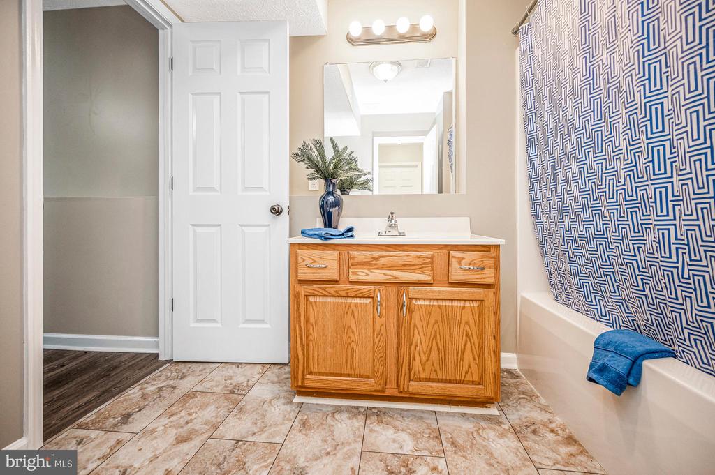 305 BIRDIE RD, LOCUST GROVE, Virginia 22508, 4 Bedrooms Bedrooms, ,3 BathroomsBathrooms,Residential,305 BIRDIE RD,VAOR2013924 MLS # VAOR2013924 305 BIRDIE RD, LOCUST GROVE, Virginia 22508, 4 Bedrooms Bedrooms, ,3 BathroomsBathrooms,Residential,305 BIRDIE RD,VAOR2013924 MLS # VAOR2013924