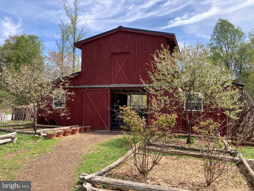 3085 INDIAN RUN RD, AMISSVILLE, Virginia 20106, 3 Bedrooms Bedrooms, ,2 BathroomsBathrooms,Residential,3085 INDIAN RUN RD,VACU2013984 MLS # VACU2013984 3085 INDIAN RUN RD, AMISSVILLE, Virginia 20106, 3 Bedrooms Bedrooms, ,2 BathroomsBathrooms,Residential,3085 INDIAN RUN RD,VACU2013984 MLS # VACU2013984