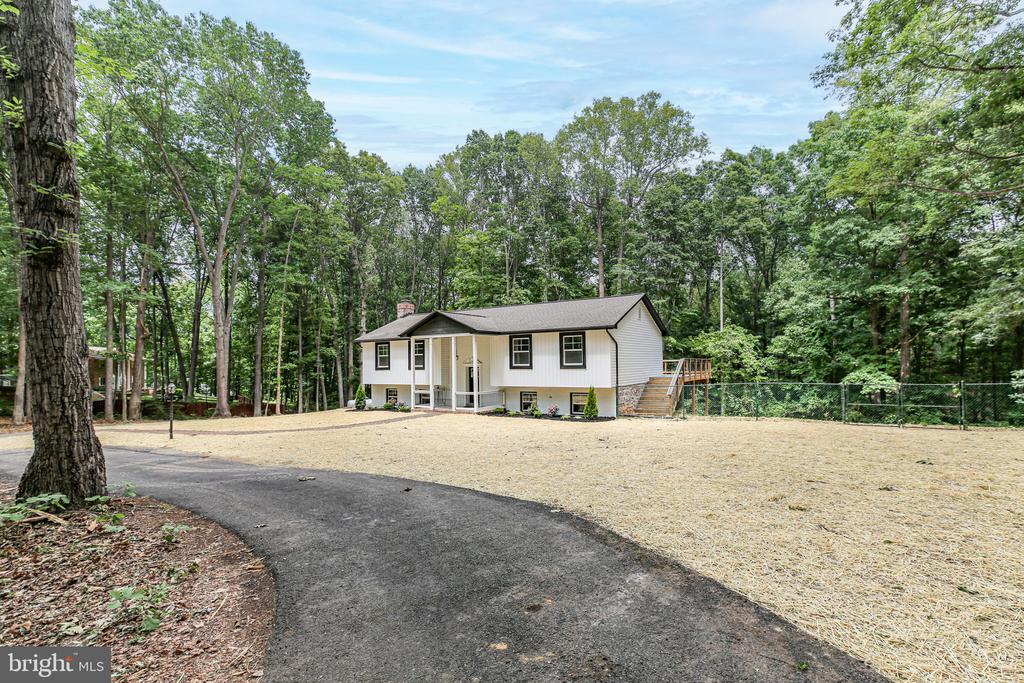 211 HARDWOOD LN, FREDERICKSBURG, Virginia 22408, 4 Bedrooms Bedrooms, ,3 BathroomsBathrooms,Residential,211 HARDWOOD LN,VASP2042850 MLS # VASP2042850 211 HARDWOOD LN, FREDERICKSBURG, Virginia 22408, 4 Bedrooms Bedrooms, ,3 BathroomsBathrooms,Residential,211 HARDWOOD LN,VASP2042850 MLS # VASP2042850
