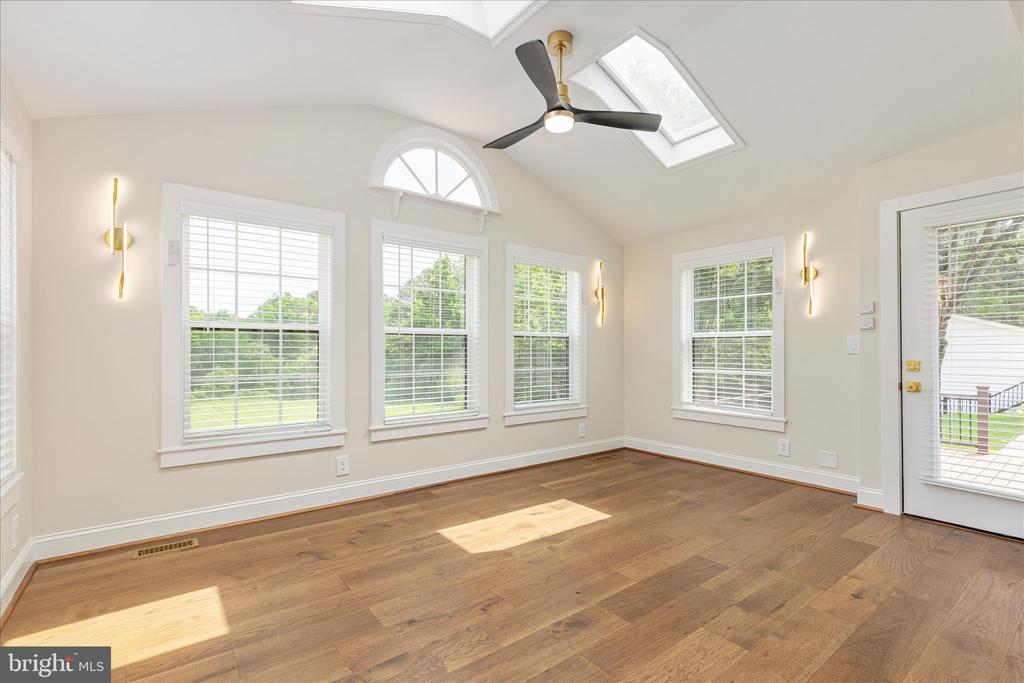 7336 COMPTON LN, NOKESVILLE, Virginia 20181, 5 Bedrooms Bedrooms, ,4 BathroomsBathrooms,Residential,7336 COMPTON LN,VAFQ2022496 MLS # VAFQ2022496