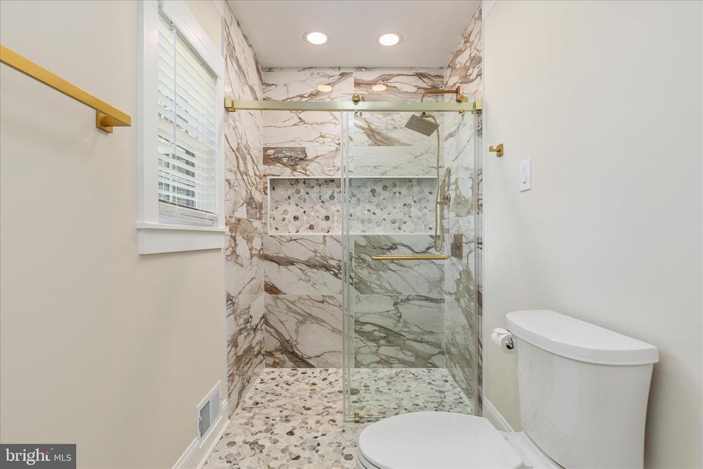 7336 COMPTON LN, NOKESVILLE, Virginia 20181, 5 Bedrooms Bedrooms, ,4 BathroomsBathrooms,Residential,7336 COMPTON LN,VAFQ2022496 MLS # VAFQ2022496