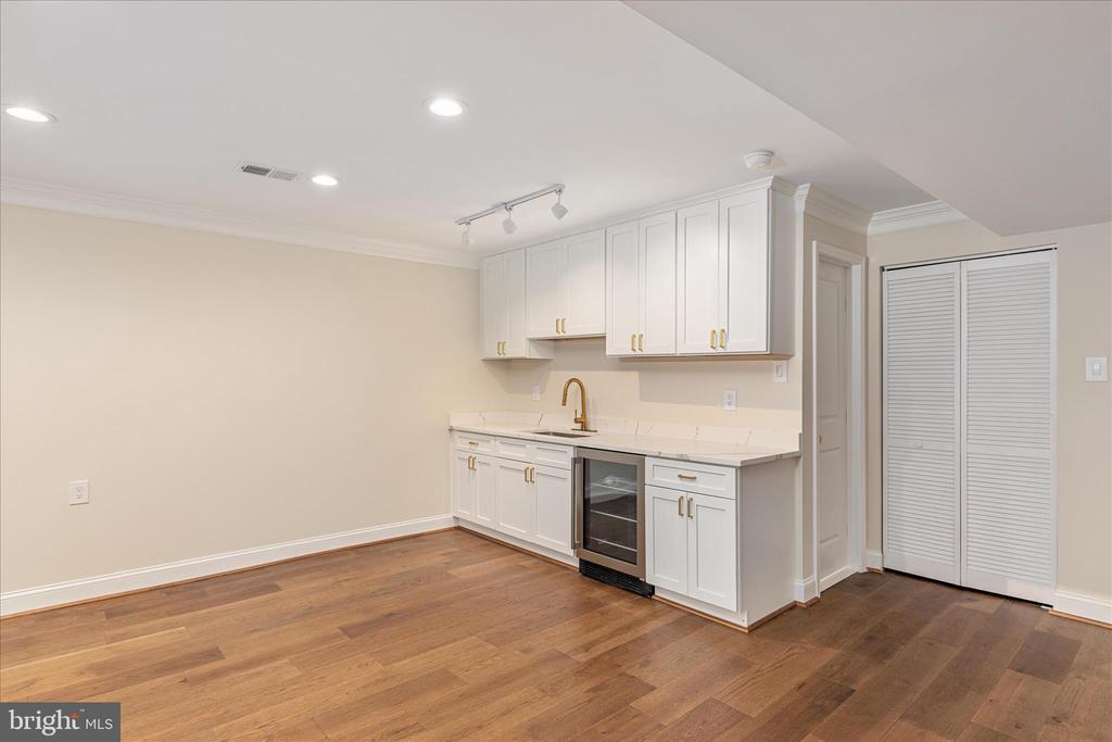 7336 COMPTON LN, NOKESVILLE, Virginia 20181, 5 Bedrooms Bedrooms, ,4 BathroomsBathrooms,Residential,7336 COMPTON LN,VAFQ2022496 MLS # VAFQ2022496
