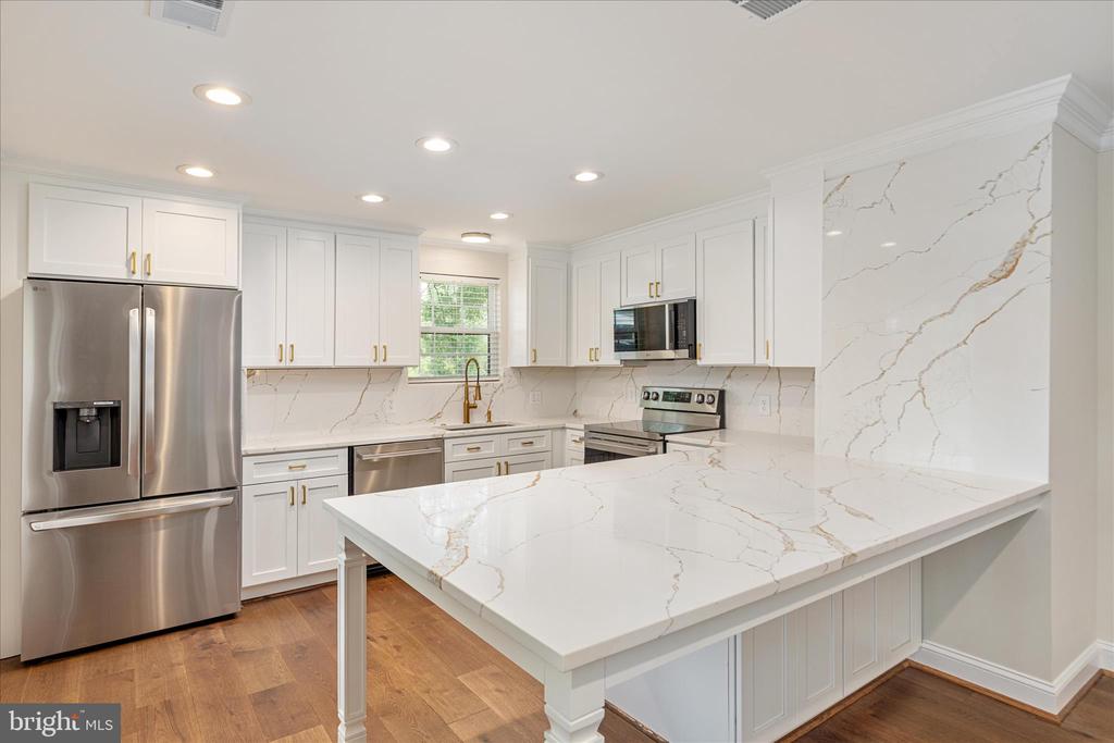 7336 COMPTON LN, NOKESVILLE, Virginia 20181, 5 Bedrooms Bedrooms, ,4 BathroomsBathrooms,Residential,7336 COMPTON LN,VAFQ2022496 MLS # VAFQ2022496