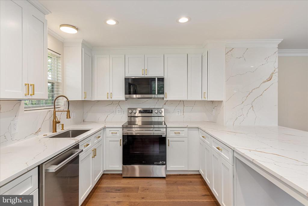 7336 COMPTON LN, NOKESVILLE, Virginia 20181, 5 Bedrooms Bedrooms, ,4 BathroomsBathrooms,Residential,7336 COMPTON LN,VAFQ2022496 MLS # VAFQ2022496