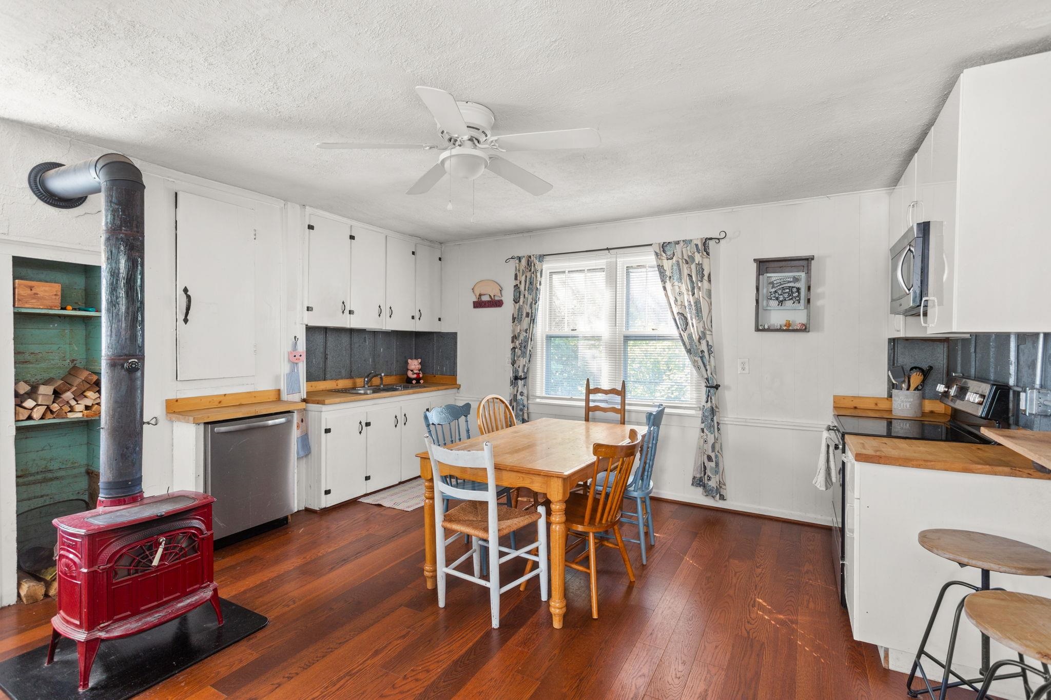 15161 AMERICAN LEGION DR, BROADWAY, Virginia 22815, 3 Bedrooms Bedrooms, ,1 BathroomBathrooms,Residential,15161 AMERICAN LEGION DR,678343 MLS # 678343 15161 AMERICAN LEGION DR, BROADWAY, Virginia 22815, 3 Bedrooms Bedrooms, ,1 BathroomBathrooms,Residential,15161 AMERICAN LEGION DR,678343 MLS # 678343