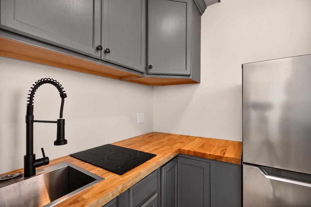 500 COURT SQ, CHARLOTTESVILLE, Virginia 22902, 1 Bedroom Bedrooms, ,1 BathroomBathrooms,Residential,500 COURT SQ,678354 MLS # 678354 500 COURT SQ, CHARLOTTESVILLE, Virginia 22902, 1 Bedroom Bedrooms, ,1 BathroomBathrooms,Residential,500 COURT SQ,678354 MLS # 678354