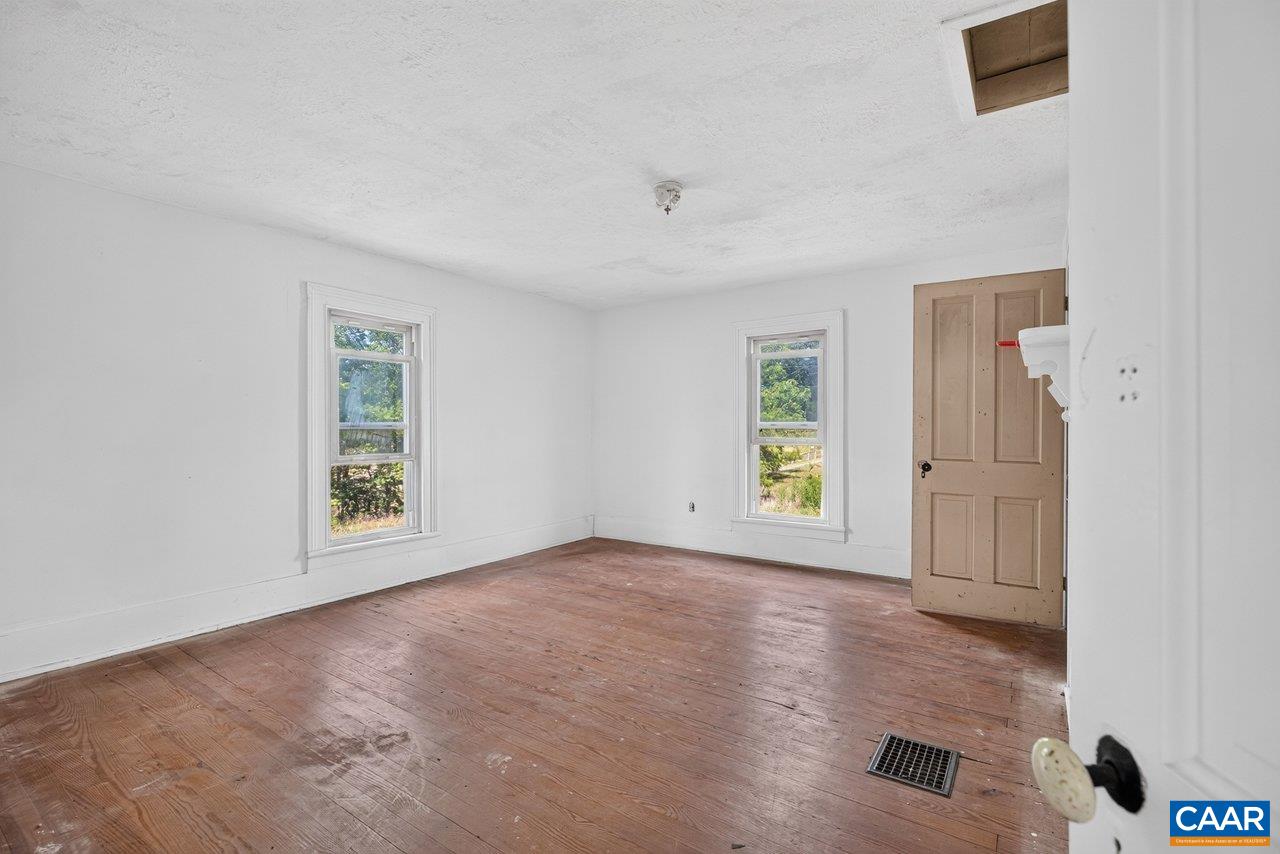 176 EUREKA MILL RD, STAUNTON, Virginia 24401, 3 Bedrooms Bedrooms, ,1 BathroomBathrooms,Residential,176 EUREKA MILL RD,678362 MLS # 678362 176 EUREKA MILL RD, STAUNTON, Virginia 24401, 3 Bedrooms Bedrooms, ,1 BathroomBathrooms,Residential,176 EUREKA MILL RD,678362 MLS # 678362