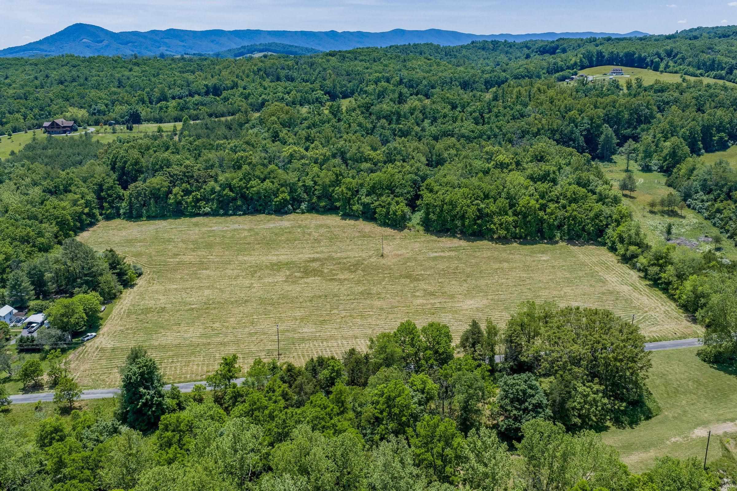 This property delivers with breathtaking mountain views and endless possibilities. This property delivers with breathtaking mountain views and endless possibilities.
