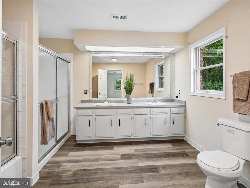 9935 HIGHLAND DR, MARSHALL, Virginia 20115, 4 Bedrooms Bedrooms, ,4 BathroomsBathrooms,Residential,9935 HIGHLAND DR,VAFQ2020520 MLS # VAFQ2020520 9935 HIGHLAND DR, MARSHALL, Virginia 20115, 4 Bedrooms Bedrooms, ,4 BathroomsBathrooms,Residential,9935 HIGHLAND DR,VAFQ2020520 MLS # VAFQ2020520