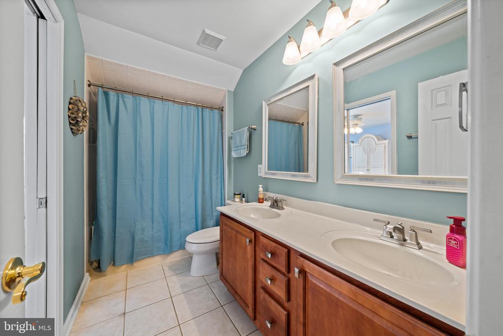 5601 HERITAGE HILLS CIR, FREDERICKSBURG, Virginia 22407, 4 Bedrooms Bedrooms, ,3 BathroomsBathrooms,Residential,5601 HERITAGE HILLS CIR,VASP2042434 MLS # VASP2042434 5601 HERITAGE HILLS CIR, FREDERICKSBURG, Virginia 22407, 4 Bedrooms Bedrooms, ,3 BathroomsBathrooms,Residential,5601 HERITAGE HILLS CIR,VASP2042434 MLS # VASP2042434