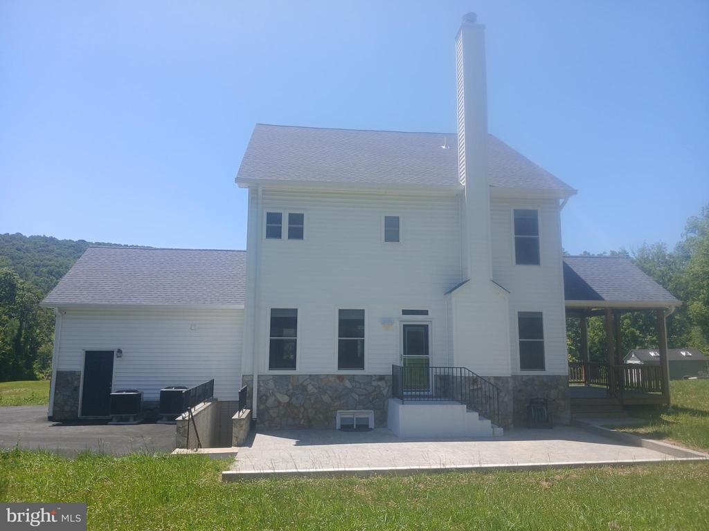 5201 CAROLYNS WAY, LINDEN, Virginia 22642, 3 Bedrooms Bedrooms, ,3 BathroomsBathrooms,Residential,5201 CAROLYNS WAY,VAFQ2022400 MLS # VAFQ2022400