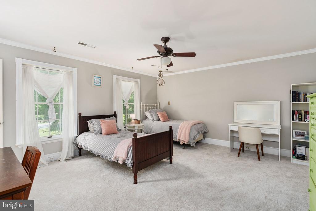 8412 PATHFINDERS CT, SPOTSYLVANIA, Virginia 22553, 5 Bedrooms Bedrooms, ,5 BathroomsBathrooms,Residential,8412 PATHFINDERS CT,VASP2042274 MLS # VASP2042274