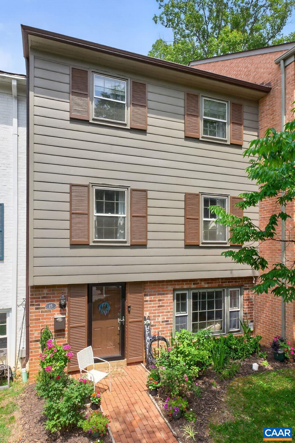 15 GEORGETOWN GREEN, CHARLOTTESVILLE, Virginia 22901, 4 Bedrooms Bedrooms, ,3 BathroomsBathrooms,Residential,15 GEORGETOWN GREEN,678300 MLS # 678300