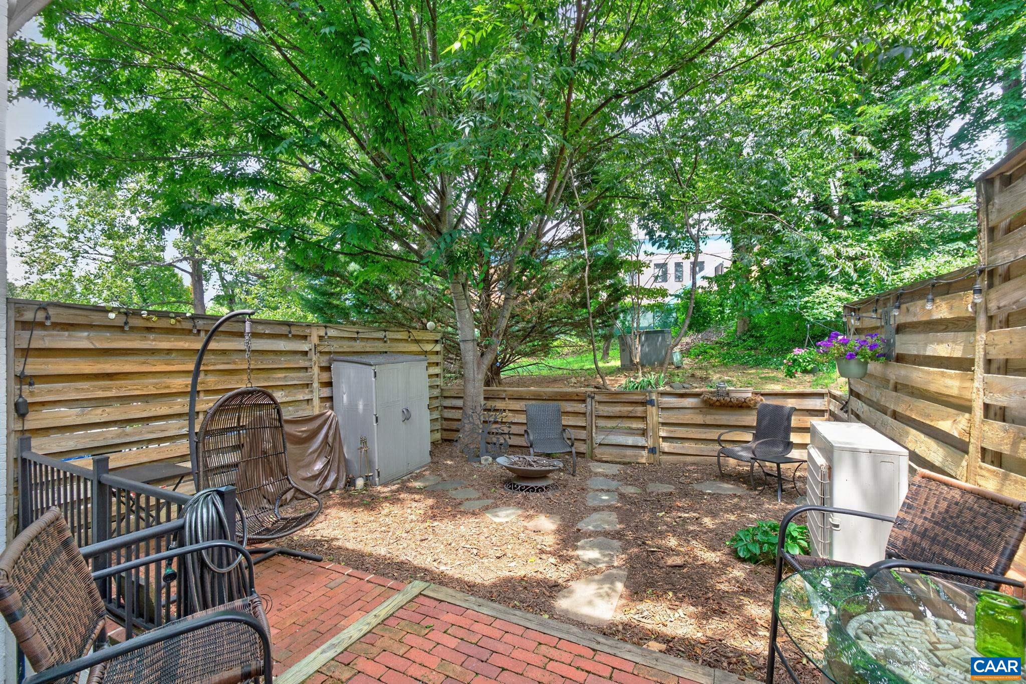 15 GEORGETOWN GREEN, CHARLOTTESVILLE, Virginia 22901, 4 Bedrooms Bedrooms, ,3 BathroomsBathrooms,Residential,15 GEORGETOWN GREEN,678300 MLS # 678300