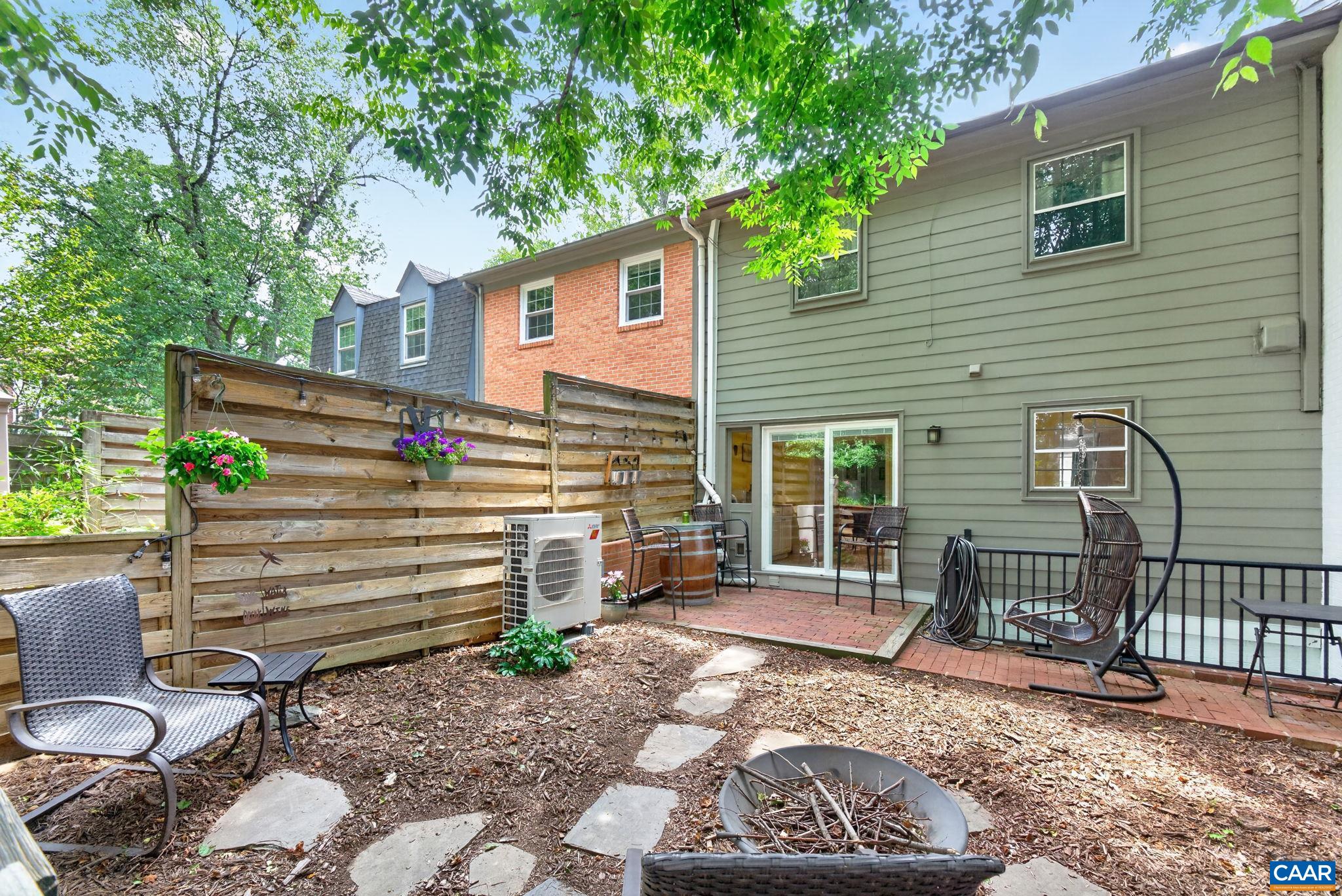 15 GEORGETOWN GREEN, CHARLOTTESVILLE, Virginia 22901, 4 Bedrooms Bedrooms, ,3 BathroomsBathrooms,Residential,15 GEORGETOWN GREEN,678300 MLS # 678300