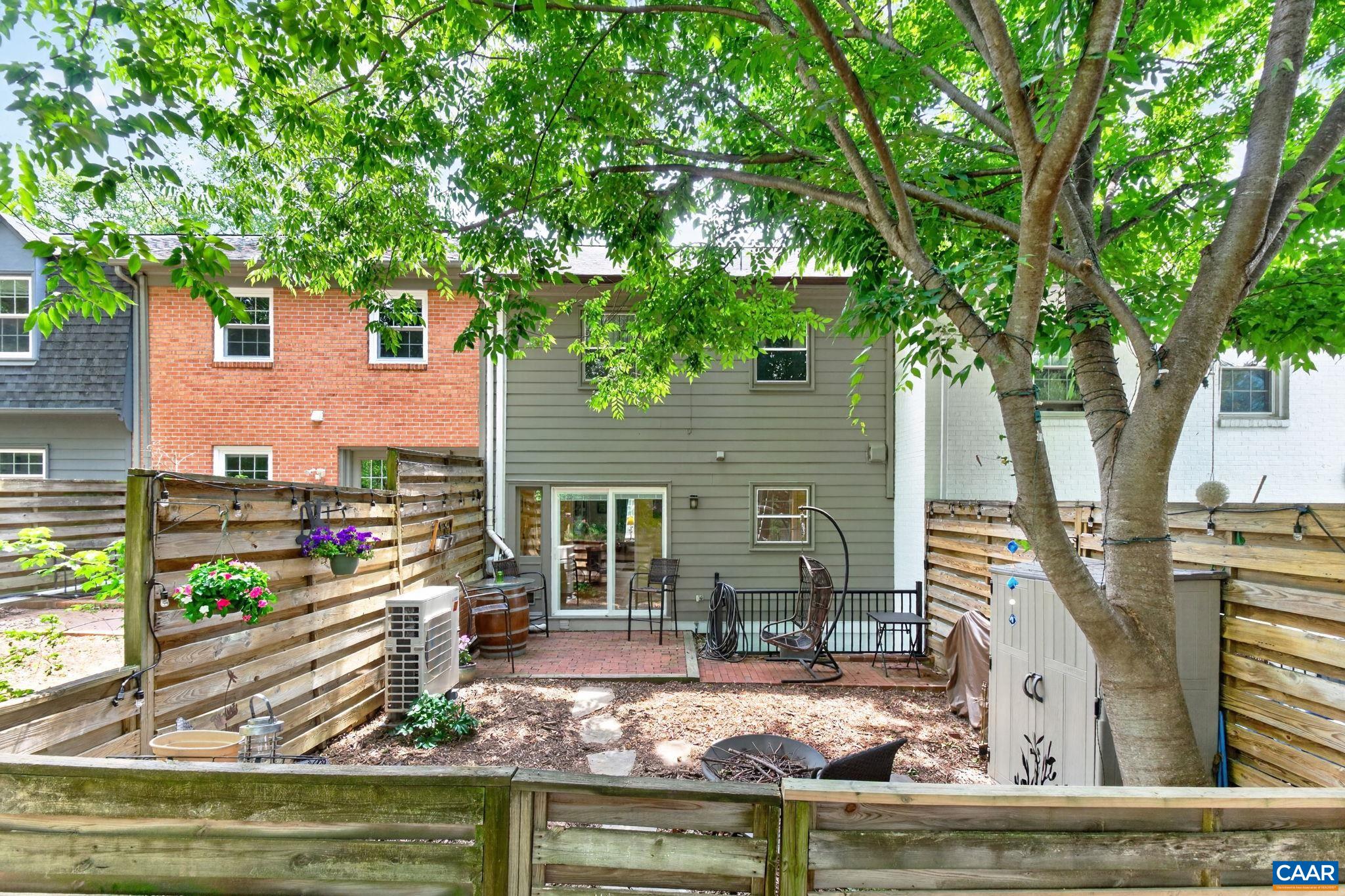 15 GEORGETOWN GREEN, CHARLOTTESVILLE, Virginia 22901, 4 Bedrooms Bedrooms, ,3 BathroomsBathrooms,Residential,15 GEORGETOWN GREEN,678300 MLS # 678300