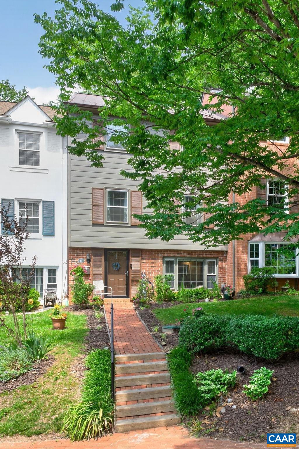 15 GEORGETOWN GREEN, CHARLOTTESVILLE, Virginia 22901, 4 Bedrooms Bedrooms, ,3 BathroomsBathrooms,Residential,15 GEORGETOWN GREEN,678300 MLS # 678300