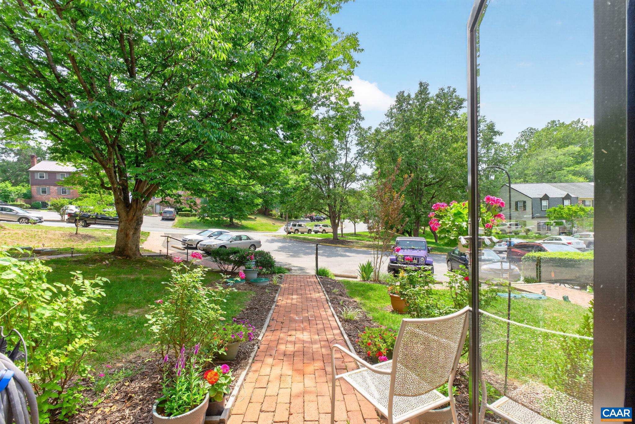 15 GEORGETOWN GREEN, CHARLOTTESVILLE, Virginia 22901, 4 Bedrooms Bedrooms, ,3 BathroomsBathrooms,Residential,15 GEORGETOWN GREEN,678300 MLS # 678300