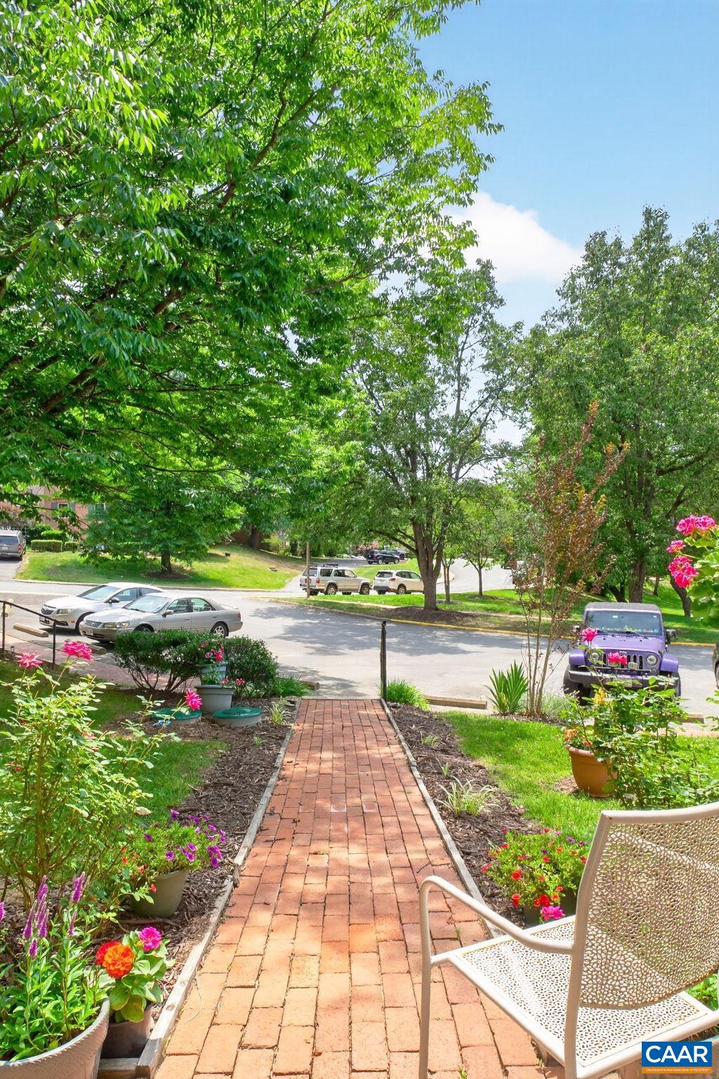 15 GEORGETOWN GREEN, CHARLOTTESVILLE, Virginia 22901, 4 Bedrooms Bedrooms, ,3 BathroomsBathrooms,Residential,15 GEORGETOWN GREEN,678300 MLS # 678300