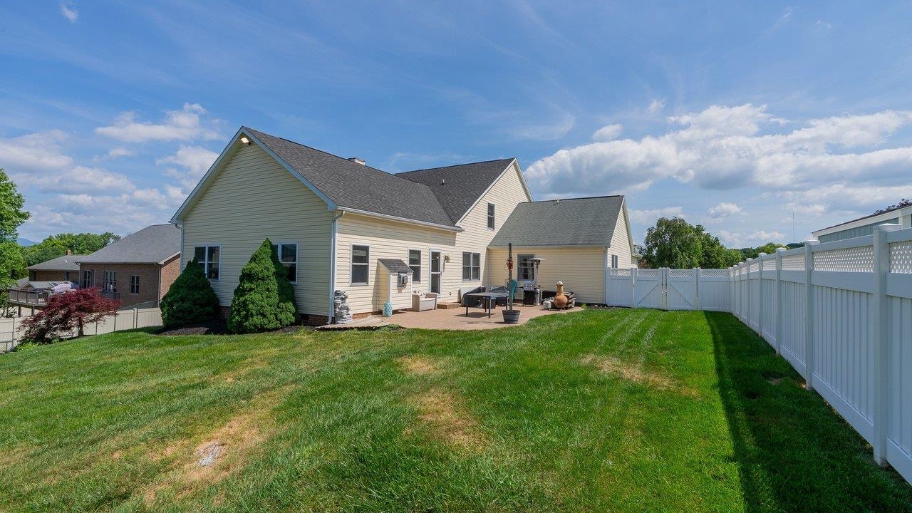 3345 REDBUD LN, ROCKINGHAM, Virginia 22801, 5 Bedrooms Bedrooms, ,2 BathroomsBathrooms,Residential,3345 REDBUD LN,678353 MLS # 678353