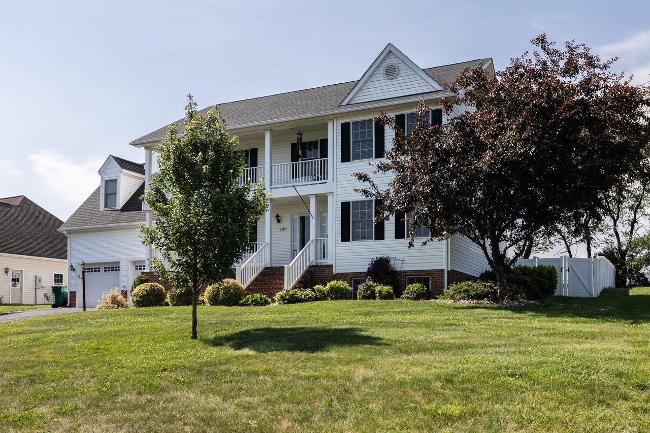 245 NORTHVIEW DR, DAYTON, Virginia 22821, 5 Bedrooms Bedrooms, ,2 BathroomsBathrooms,Residential,245 NORTHVIEW DR,678372 MLS # 678372