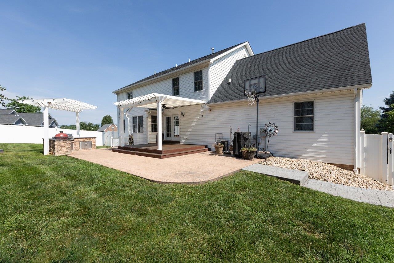 245 NORTHVIEW DR, DAYTON, Virginia 22821, 5 Bedrooms Bedrooms, ,2 BathroomsBathrooms,Residential,245 NORTHVIEW DR,678372 MLS # 678372