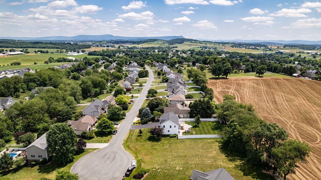 245 NORTHVIEW DR, DAYTON, Virginia 22821, 5 Bedrooms Bedrooms, ,2 BathroomsBathrooms,Residential,245 NORTHVIEW DR,678372 MLS # 678372