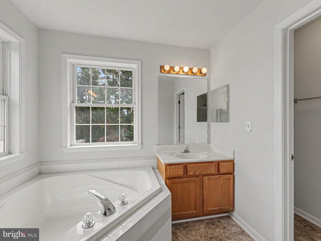 11402 SILVERLEAF LN, FREDERICKSBURG, Virginia 22407, 4 Bedrooms Bedrooms, ,2 BathroomsBathrooms,Residential,11402 SILVERLEAF LN,VASP2042742 MLS # VASP2042742 11402 SILVERLEAF LN, FREDERICKSBURG, Virginia 22407, 4 Bedrooms Bedrooms, ,2 BathroomsBathrooms,Residential,11402 SILVERLEAF LN,VASP2042742 MLS # VASP2042742